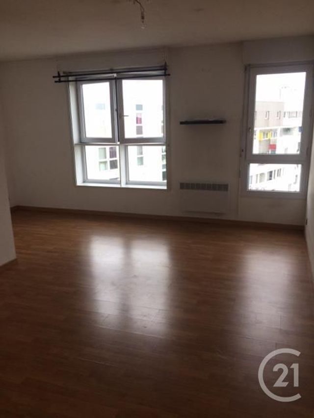 Appartement F2 à louer - 2 pièces - 47.25 m2 - NOISY LE GRAND - 93 - ILE-DE-FRANCE - Century 21 E.F.I.