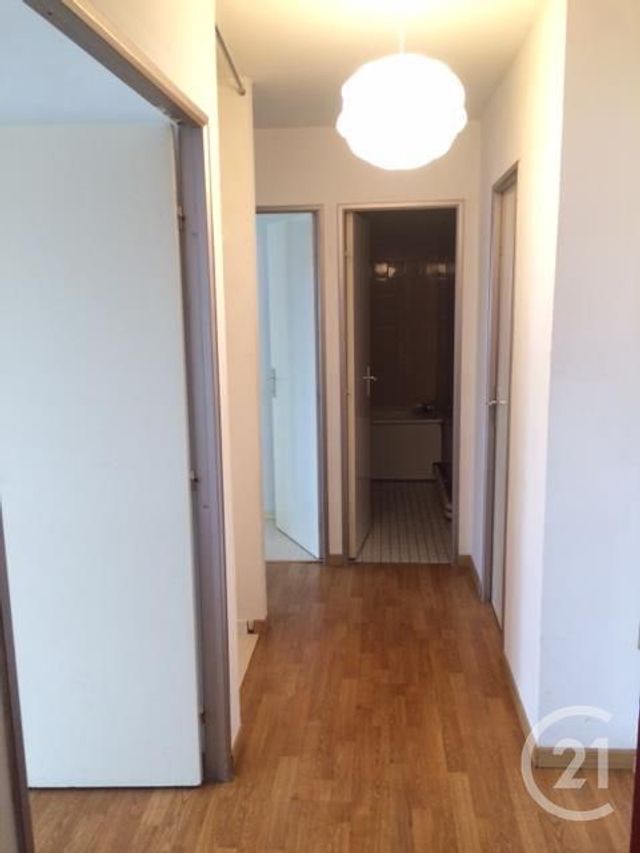 Appartement F2 à louer - 2 pièces - 47.25 m2 - NOISY LE GRAND - 93 - ILE-DE-FRANCE - Century 21 E.F.I.