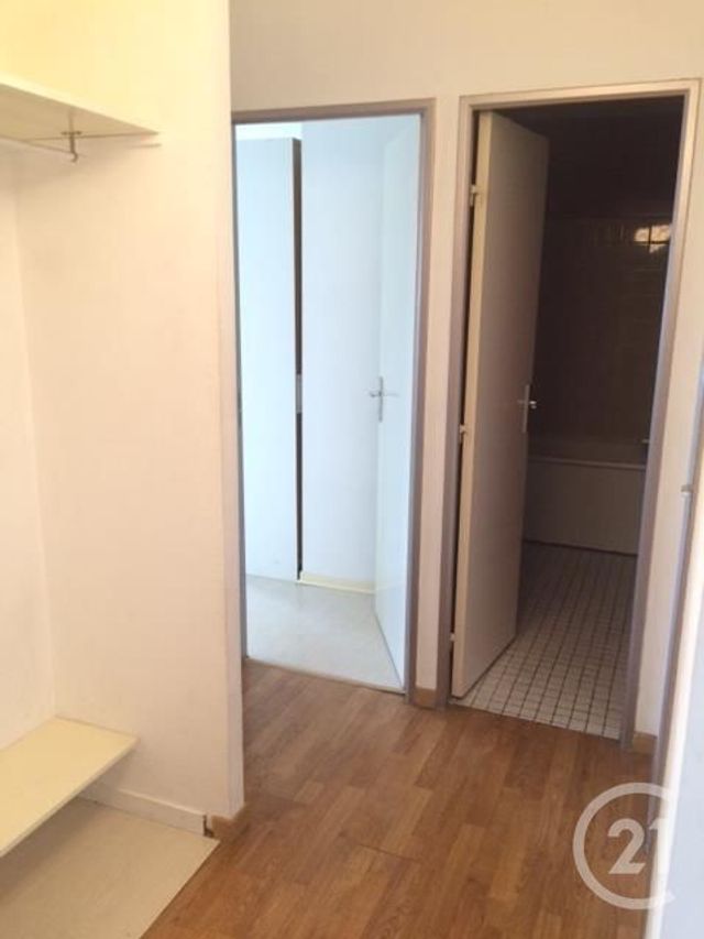 Appartement F2 à louer - 2 pièces - 47.25 m2 - NOISY LE GRAND - 93 - ILE-DE-FRANCE - Century 21 E.F.I.