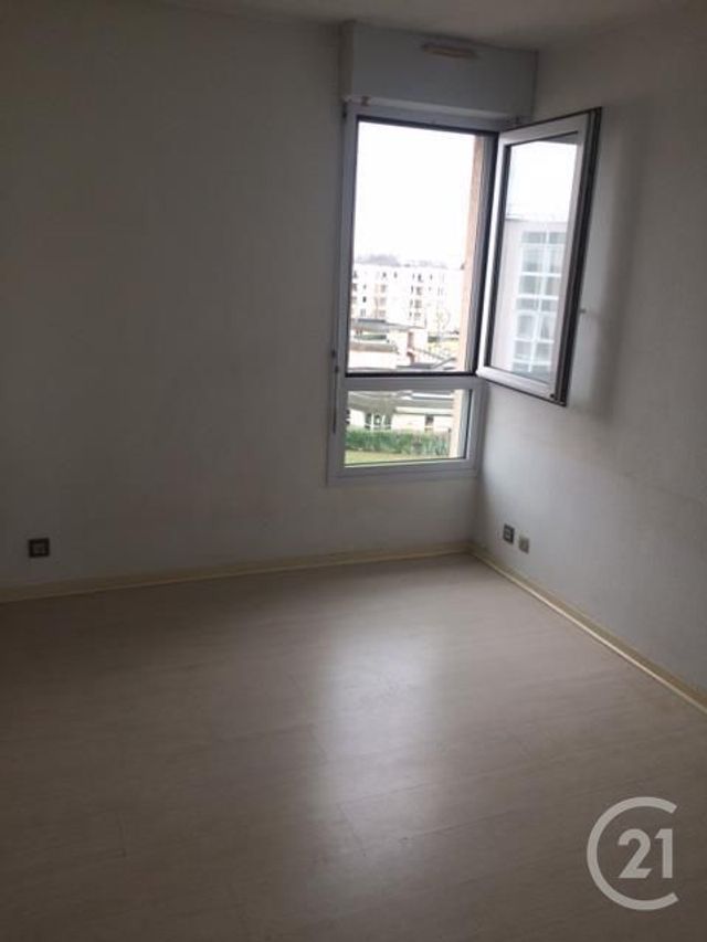 Appartement F2 à louer - 2 pièces - 47.25 m2 - NOISY LE GRAND - 93 - ILE-DE-FRANCE - Century 21 E.F.I.