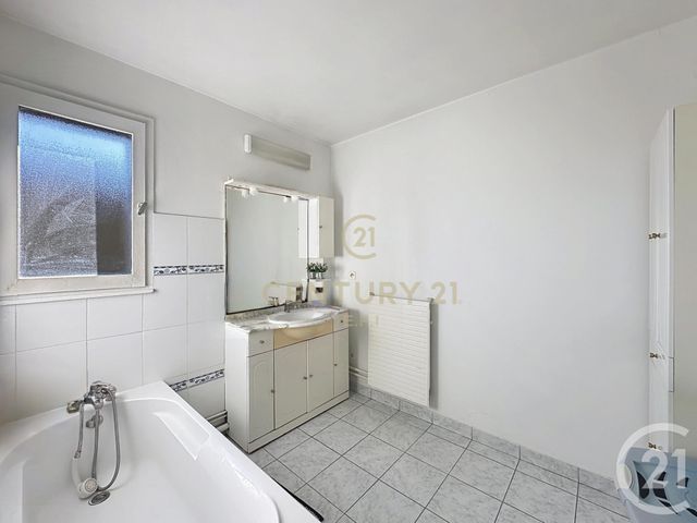 Appartement F5 à vendre - 5 pièces - 91.5 m2 - CHAMPS SUR MARNE - 77 - ILE-DE-FRANCE - Century 21 E.F.I.
