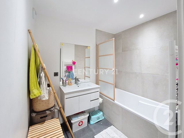 Appartement F4 à louer - 4 pièces - 85.78 m2 - NOISY LE GRAND - 93 - ILE-DE-FRANCE - Century 21 E.F.I.