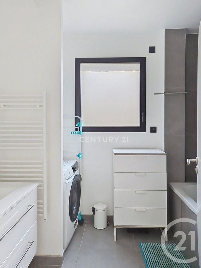 Appartement F3 à louer - 3 pièces - 68.61 m2 - NOISY LE GRAND - 93 - ILE-DE-FRANCE - Century 21 E.F.I.