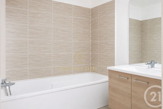 Appartement F4 à vendre - 4 pièces - 80.86 m2 - NEUILLY SUR MARNE - 93 - ILE-DE-FRANCE - Century 21 E.F.I.