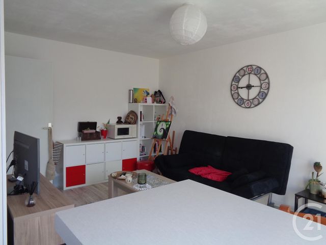 Appartement F2 à louer - 2 pièces - 39.77 m2 - NOISY LE GRAND - 93 - ILE-DE-FRANCE - Century 21 E.F.I.