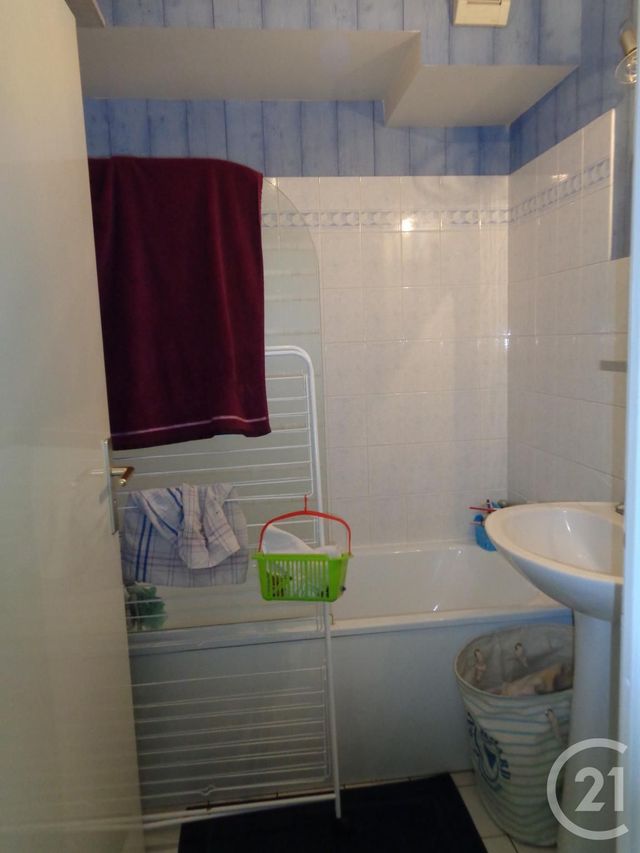 Appartement F2 à louer - 2 pièces - 39.77 m2 - NOISY LE GRAND - 93 - ILE-DE-FRANCE - Century 21 E.F.I.
