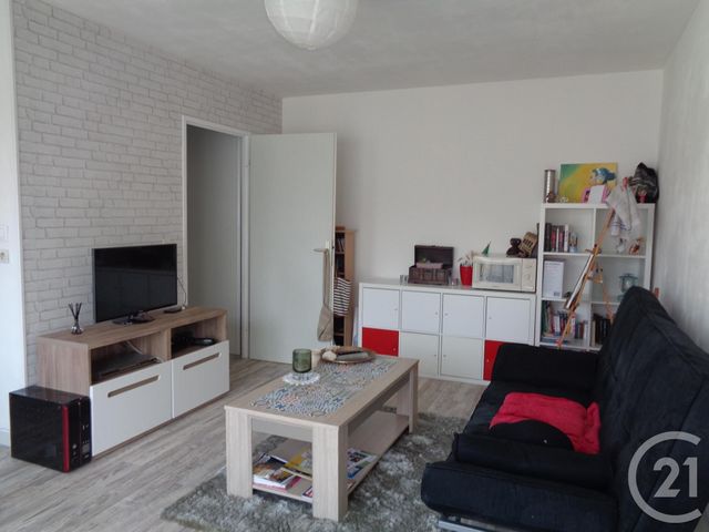 Appartement F2 à louer - 2 pièces - 39.77 m2 - NOISY LE GRAND - 93 - ILE-DE-FRANCE - Century 21 E.F.I.