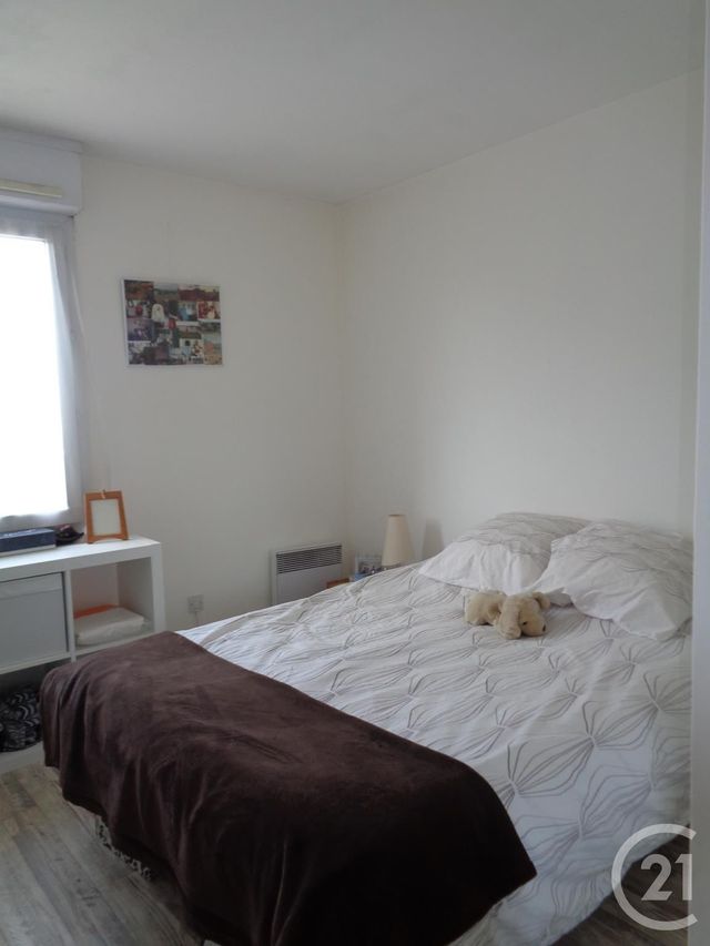 Appartement F2 à louer - 2 pièces - 39.77 m2 - NOISY LE GRAND - 93 - ILE-DE-FRANCE - Century 21 E.F.I.
