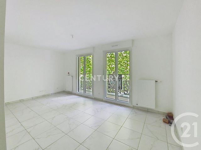Appartement Studio à louer - 1 pièce - 30.0 m2 - NOISY LE GRAND - 93 - ILE-DE-FRANCE - Century 21 E.F.I.