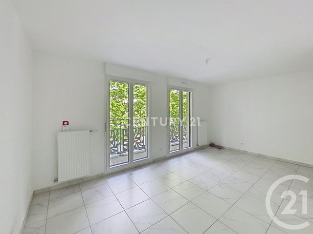Appartement Studio à louer - 1 pièce - 30.0 m2 - NOISY LE GRAND - 93 - ILE-DE-FRANCE - Century 21 E.F.I.