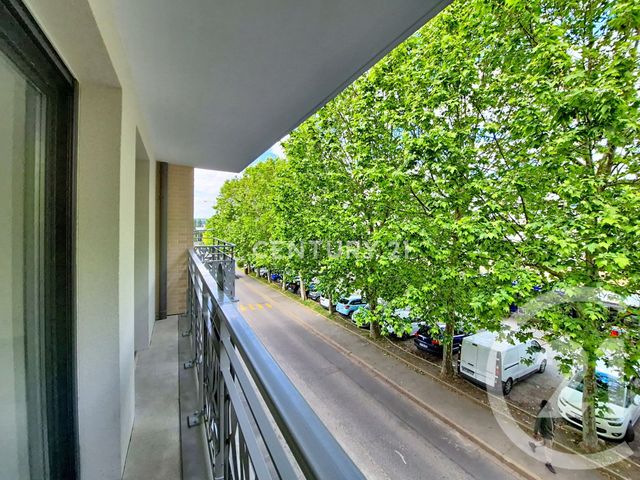Appartement Studio à louer - 1 pièce - 30.0 m2 - NOISY LE GRAND - 93 - ILE-DE-FRANCE - Century 21 E.F.I.