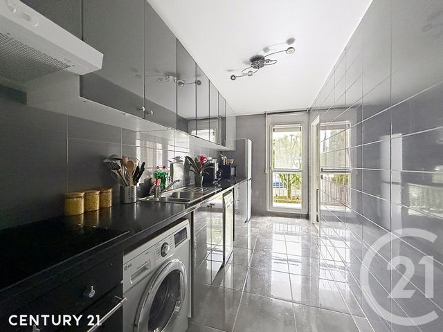 Appartement F3 à vendre - 3 pièces - 66.44 m2 - NOISY LE GRAND - 93 - ILE-DE-FRANCE - Century 21 E.F.I.