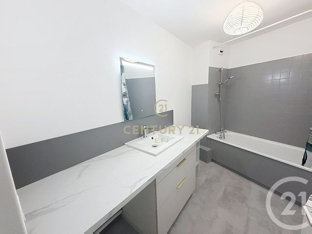 Appartement F3 à louer - 3 pièces - 66.58 m2 - NOISY LE GRAND - 93 - ILE-DE-FRANCE - Century 21 E.F.I.