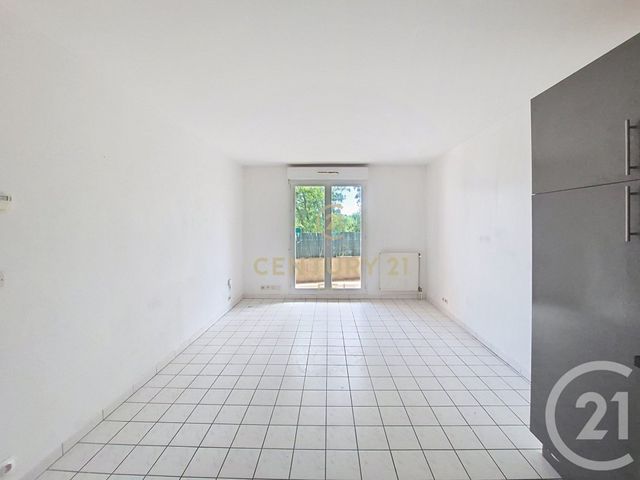 Appartement F2 à louer - 2 pièces - 34.06 m2 - EMERAINVILLE - 77 - ILE-DE-FRANCE - Century 21 E.F.I.