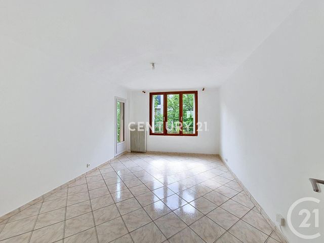 Appartement F3 à louer - 3 pièces - 67.39 m2 - NOISY LE GRAND - 93 - ILE-DE-FRANCE - Century 21 E.F.I.