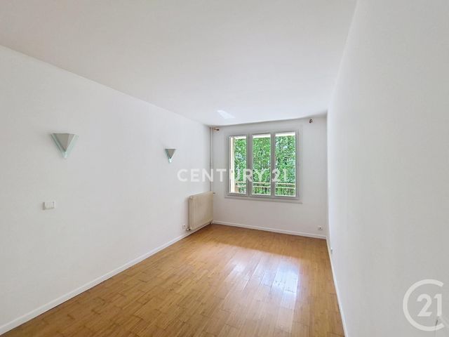 Appartement F3 à louer - 3 pièces - 67.39 m2 - NOISY LE GRAND - 93 - ILE-DE-FRANCE - Century 21 E.F.I.