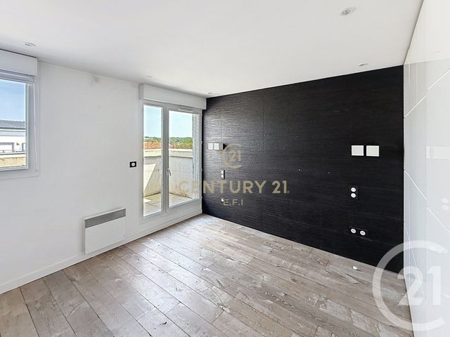Appartement F2 à louer - 2 pièces - 65.47 m2 - NOISY LE GRAND - 93 - ILE-DE-FRANCE - Century 21 E.F.I.
