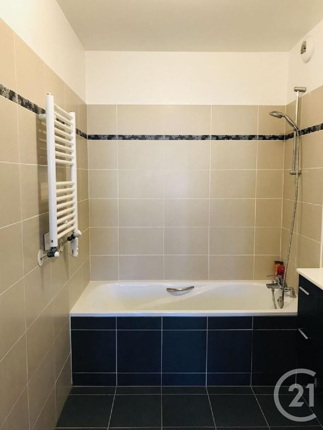 Appartement F2 à louer - 2 pièces - 41.65 m2 - NOISY LE GRAND - 93 - ILE-DE-FRANCE - Century 21 E.F.I.