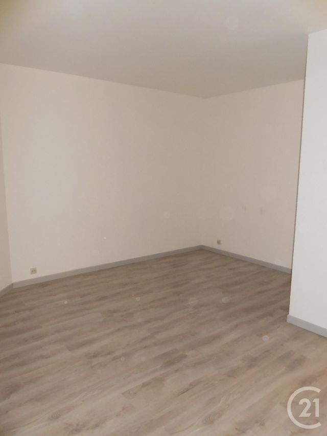 Appartement Studio à louer - 1 pièce - 30.29 m2 - NOISY LE GRAND - 93 - ILE-DE-FRANCE - Century 21 E.F.I.