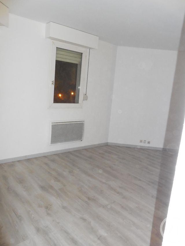 Appartement Studio à louer - 1 pièce - 30.29 m2 - NOISY LE GRAND - 93 - ILE-DE-FRANCE - Century 21 E.F.I.