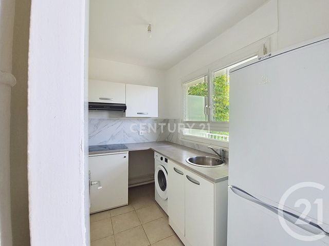 Appartement F1 à louer - 1 pièce - 27.2 m2 - NOISY LE GRAND - 93 - ILE-DE-FRANCE - Century 21 E.F.I.