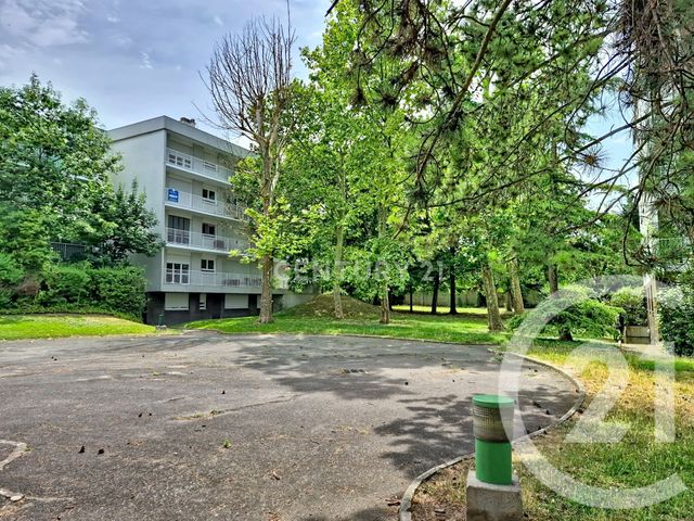 Appartement F1 à louer - 1 pièce - 27.2 m2 - NOISY LE GRAND - 93 - ILE-DE-FRANCE - Century 21 E.F.I.