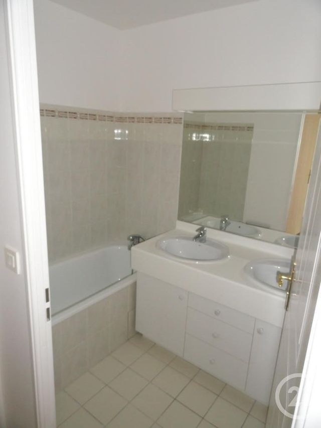 Appartement F2 à louer - 2 pièces - 51.11 m2 - NOISY LE GRAND - 93 - ILE-DE-FRANCE - Century 21 E.F.I.