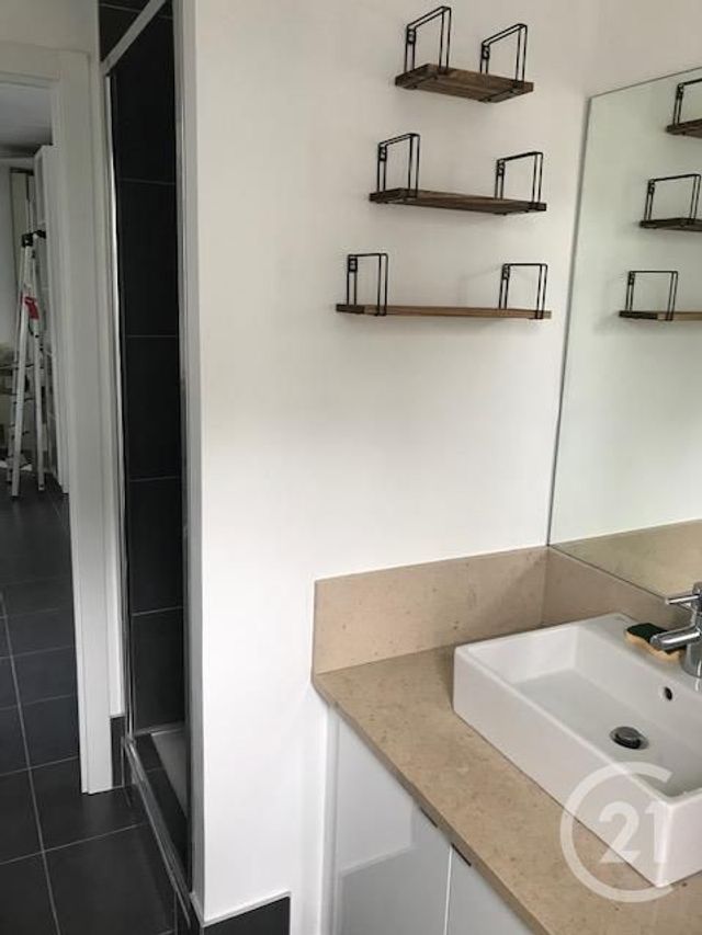 Appartement Studio à louer - 1 pièce - 28.5 m2 - GOURNAY SUR MARNE - 93 - ILE-DE-FRANCE - Century 21 E.F.I.