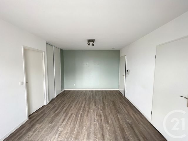 Appartement F2 à louer - 2 pièces - 44.92 m2 - NOISY LE GRAND - 93 - ILE-DE-FRANCE - Century 21 E.F.I.
