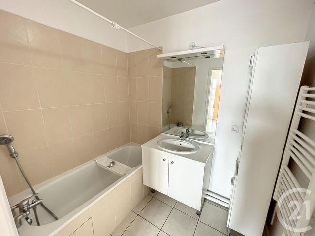 Appartement F2 à louer - 2 pièces - 44.92 m2 - NOISY LE GRAND - 93 - ILE-DE-FRANCE - Century 21 E.F.I.