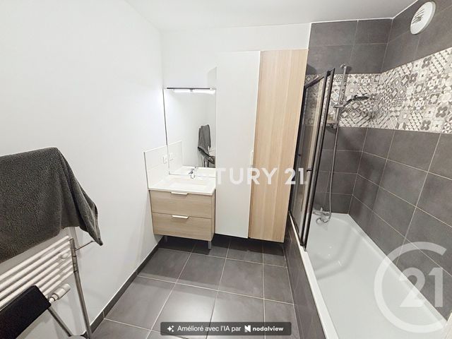 Appartement F3 à louer - 3 pièces - 58.1 m2 - NOISY LE GRAND - 93 - ILE-DE-FRANCE - Century 21 E.F.I.