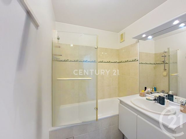 Appartement F3 à louer - 3 pièces - 53.84 m2 - NOISY LE GRAND - 93 - ILE-DE-FRANCE - Century 21 E.F.I.