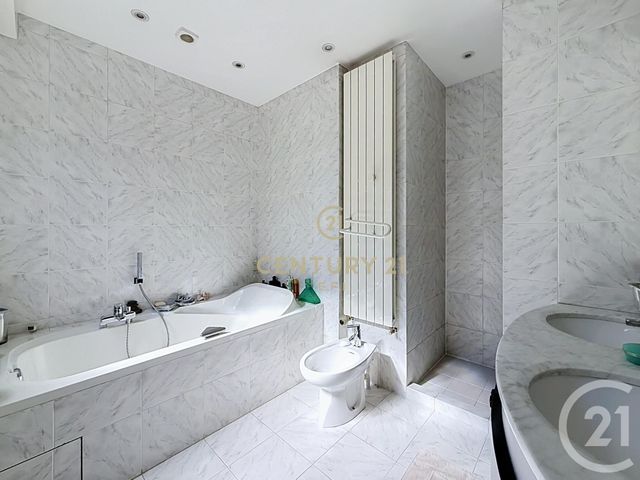 maison à vendre - 8 pièces - 241.42 m2 - NOISY LE GRAND - 93 - ILE-DE-FRANCE - Century 21 E.F.I.