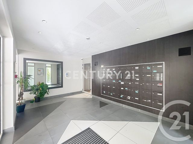 Appartement T3 à vendre - 3 pièces - 60.91 m2 - NOISY LE GRAND - 93 - ILE-DE-FRANCE - Century 21 E.F.I.
