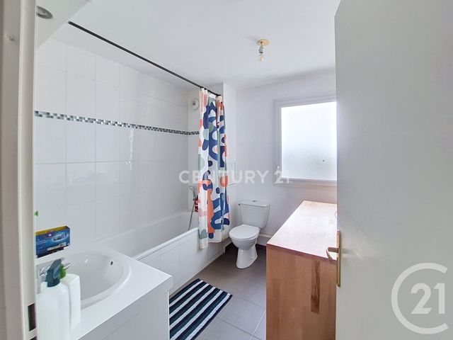 Appartement F2 à louer - 2 pièces - 43.89 m2 - NOISY LE GRAND - 93 - ILE-DE-FRANCE - Century 21 E.F.I.
