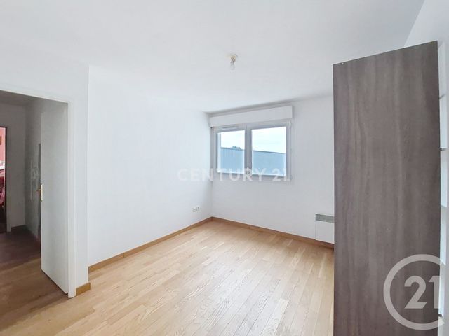 Appartement F2 à louer - 2 pièces - 43.89 m2 - NOISY LE GRAND - 93 - ILE-DE-FRANCE - Century 21 E.F.I.