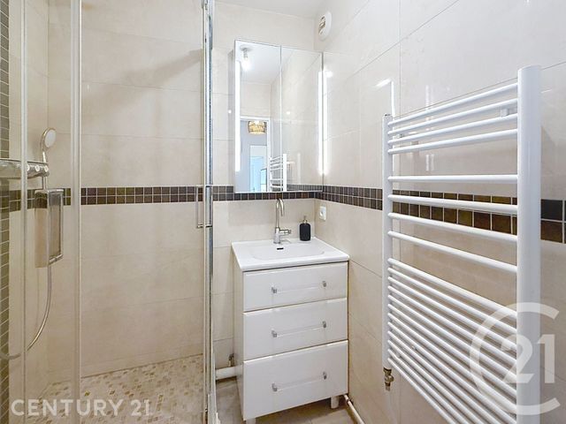 Appartement F3 à louer - 3 pièces - 45.69 m2 - NOISY LE GRAND - 93 - ILE-DE-FRANCE - Century 21 E.F.I.