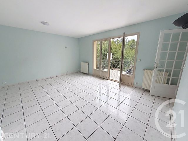 Appartement F3 à louer - 3 pièces - 64.16 m2 - NOISY LE GRAND - 93 - ILE-DE-FRANCE - Century 21 E.F.I.