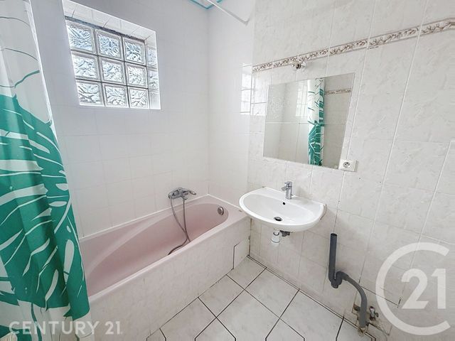 Appartement F3 à louer - 3 pièces - 64.16 m2 - NOISY LE GRAND - 93 - ILE-DE-FRANCE - Century 21 E.F.I.