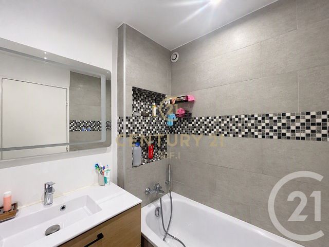 Appartement F3 à vendre - 3 pièces - 71.86 m2 - NOISY LE GRAND - 93 - ILE-DE-FRANCE - Century 21 E.F.I.