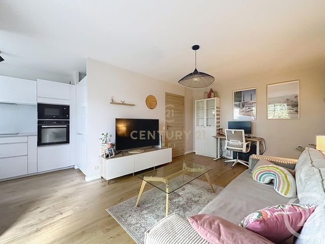 Appartement F2 à louer - 2 pièces - 40.0 m2 - NOISY LE GRAND - 93 - ILE-DE-FRANCE - Century 21 E.F.I.