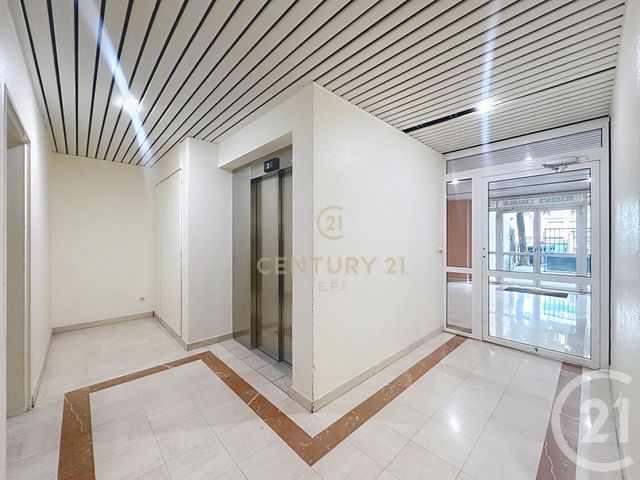 Appartement F2 à louer - 2 pièces - 40.0 m2 - NOISY LE GRAND - 93 - ILE-DE-FRANCE - Century 21 E.F.I.