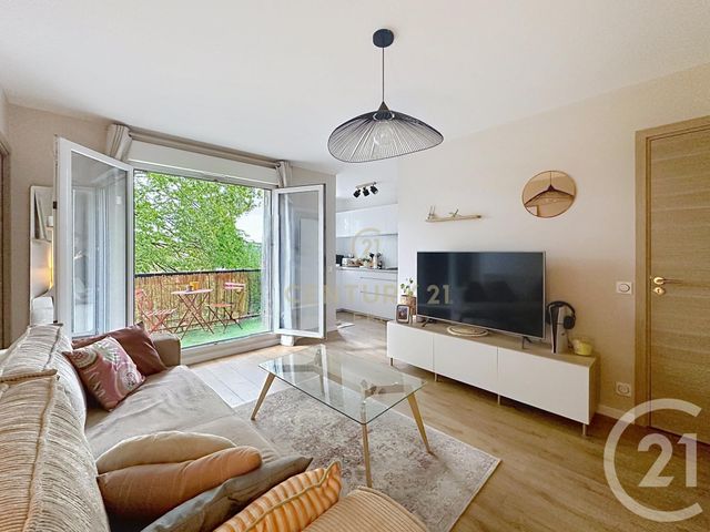 Appartement F2 à louer - 2 pièces - 40.0 m2 - NOISY LE GRAND - 93 - ILE-DE-FRANCE - Century 21 E.F.I.