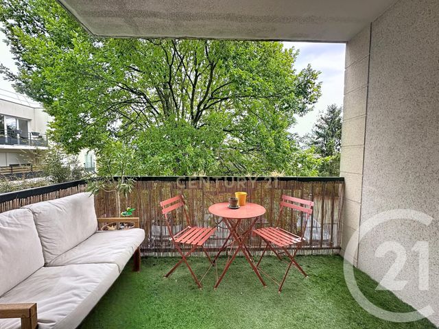 Appartement F2 à louer - 2 pièces - 40.0 m2 - NOISY LE GRAND - 93 - ILE-DE-FRANCE - Century 21 E.F.I.