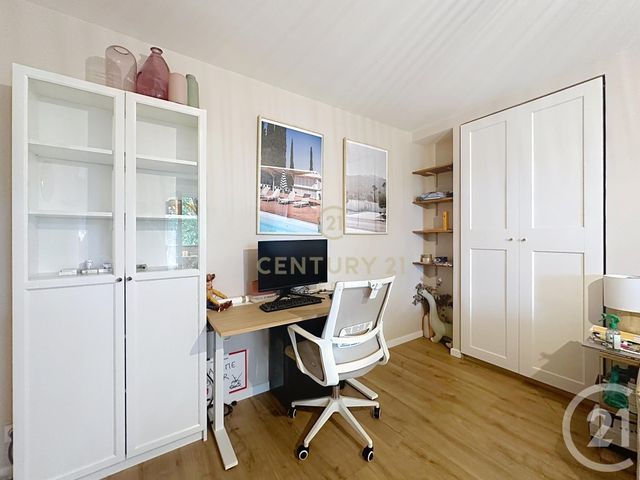 Appartement F2 à louer - 2 pièces - 40.0 m2 - NOISY LE GRAND - 93 - ILE-DE-FRANCE - Century 21 E.F.I.
