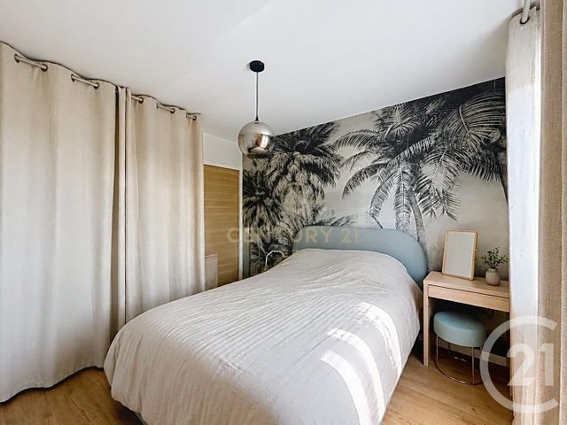 Appartement F2 à louer - 2 pièces - 40.0 m2 - NOISY LE GRAND - 93 - ILE-DE-FRANCE - Century 21 E.F.I.