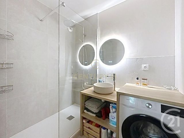 Appartement F2 à louer - 2 pièces - 40.0 m2 - NOISY LE GRAND - 93 - ILE-DE-FRANCE - Century 21 E.F.I.