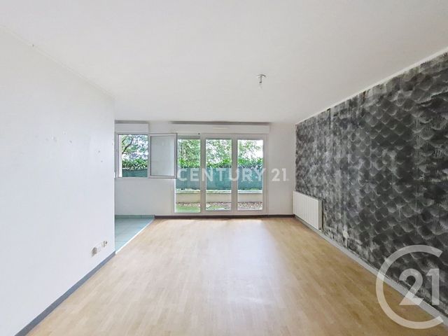 Appartement F2 à louer - 2 pièces - 42.42 m2 - NOISY LE GRAND - 93 - ILE-DE-FRANCE - Century 21 E.F.I.