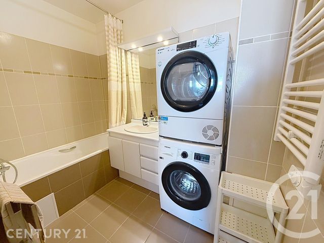 Appartement F2 à louer - 2 pièces - 53.0 m2 - NOISY LE GRAND - 93 - ILE-DE-FRANCE - Century 21 E.F.I.