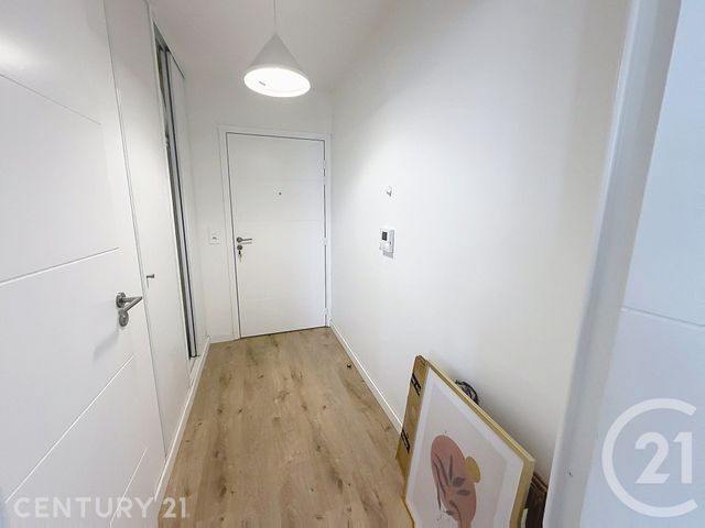 Appartement Studio à louer - 1 pièce - 26.54 m2 - NOISY LE GRAND - 93 - ILE-DE-FRANCE - Century 21 E.F.I.